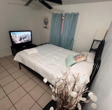 Central Phoenix Value Stay Blue Room