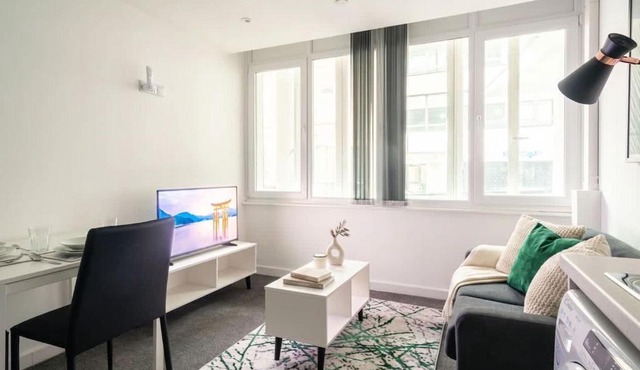 Central Preston Bright 1BED Apartment w WiFi