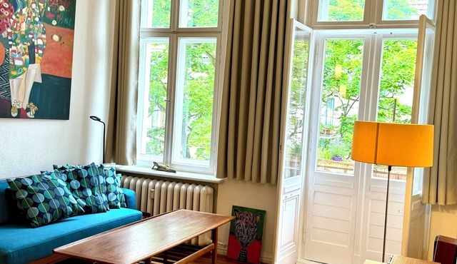 Central, quiet, bright and cozy, in 10 minutes by car to the hotspots