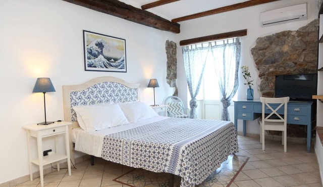 Central Room With Balcony And Amazing Sea View