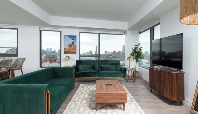 Central Serene 2BR Penthouse Near MIT & Harvard with King bed GYM Parking