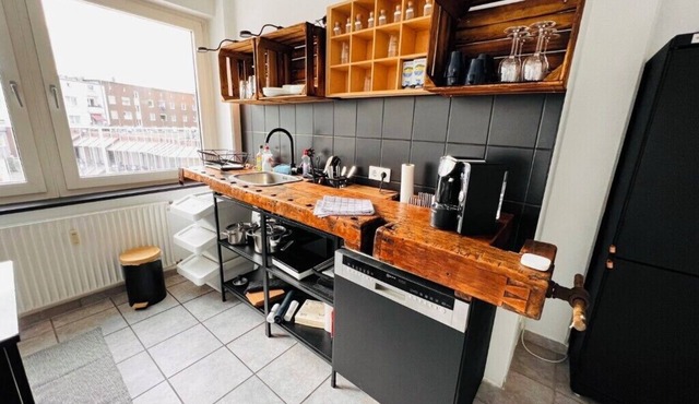 Central spacious apartment with roof terrace!