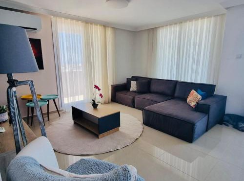 Central, Spacious Pent House -Sea view