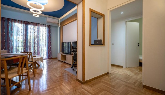 Central Spot 2-Bedroom Apt by ΜΡS