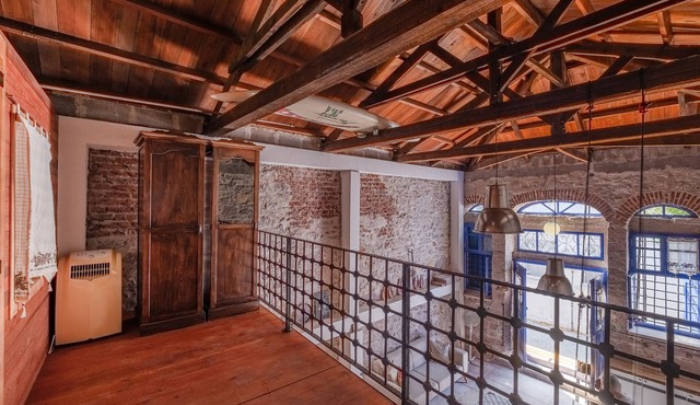 Central Stone Loft - 2 mins Beach - 5 mins Marina