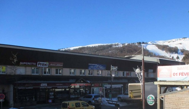 Central studio with private parking