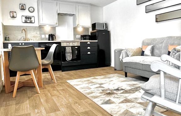 Central, Stylish - 2 Bed Property, The Stable @ Warrenfield, Free WiFi & Parking