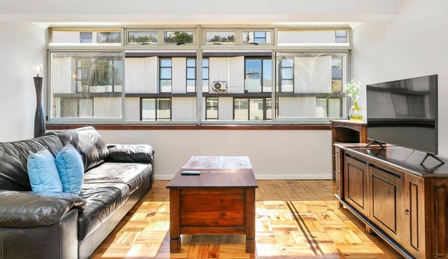 Central Stylish Studio in Three Anchor Bay