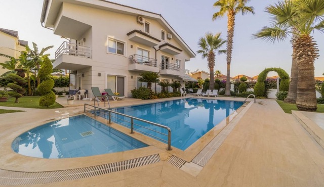 Central Villa with Garden and Pool in Kemer