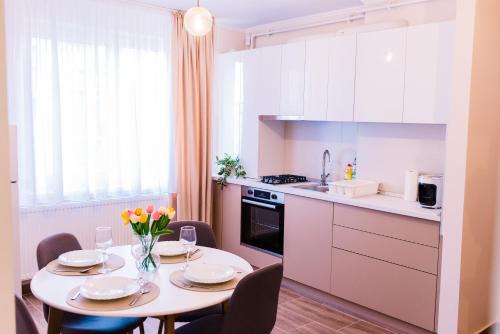 Central White Apartment