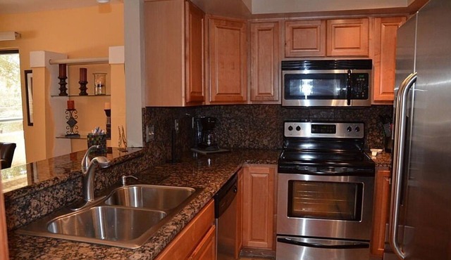 Centrally Located 2 Bed/2 Bath Gated Community Condo Sleeps 4