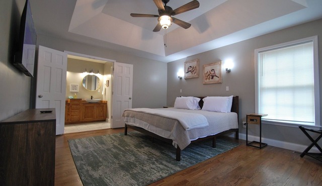 Centrally located 4 bed, 3 bath near Kroger field, Rupp, golf, and hospitals.
