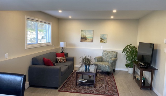 Centrally located one bedroom with ocean view