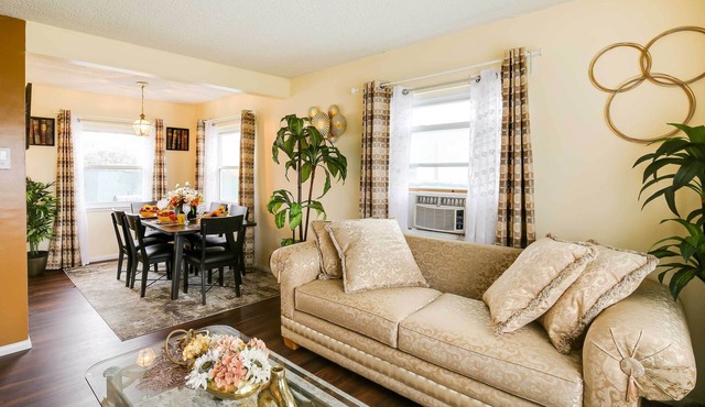 Centrally Located Compton Retreat: Patio & Grills