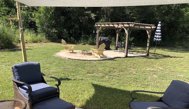 Centrally located in a quiet nature setting. Long stays welcome! Fiberoptic WiFi