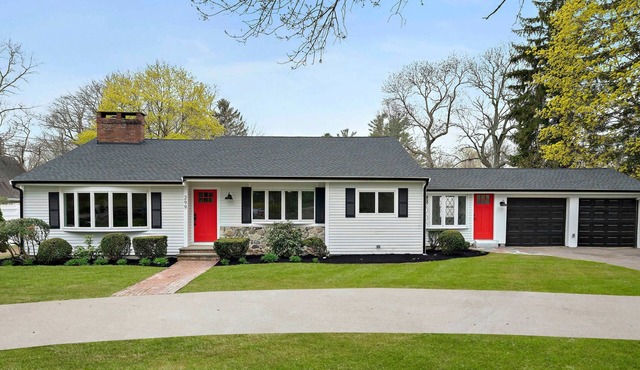 Centrally located oasis home, walking distance to downtown and beaches