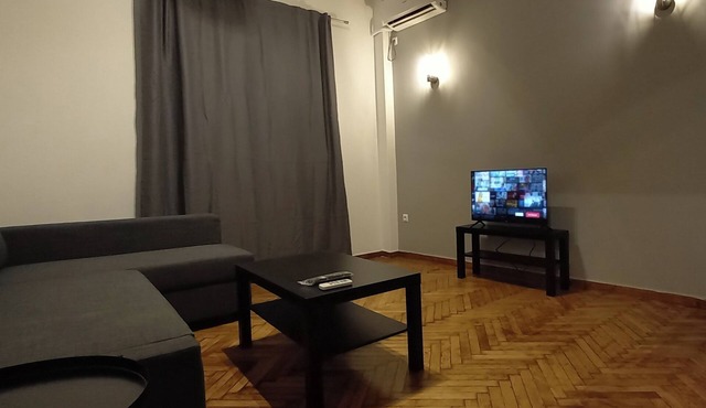 Centrally located one bedroom apartment, close to public transport.