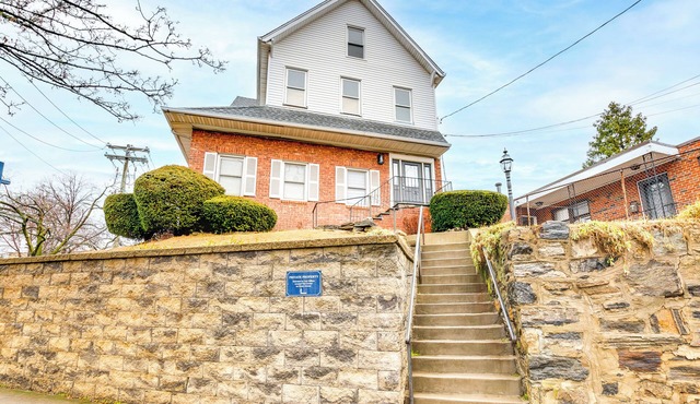Centrally Located & Pet Friendly: Yonkers Studio!