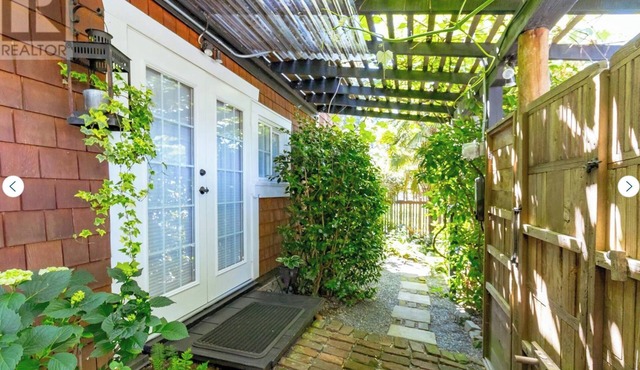 Centrally located private studio in Chemainus