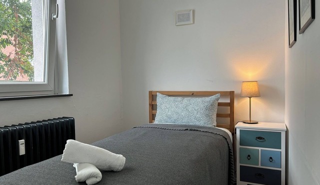 Centrally located, small apartment with kitchen and shower room 2
