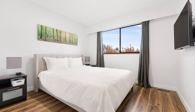 Centrally Located Spacious 6 Bedroom 2.5 Washroom Home In Vancouver