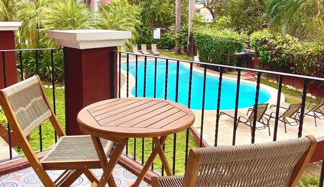 Centrally located & spacious 2 bedroom apt - 3-minute walk to the beach!