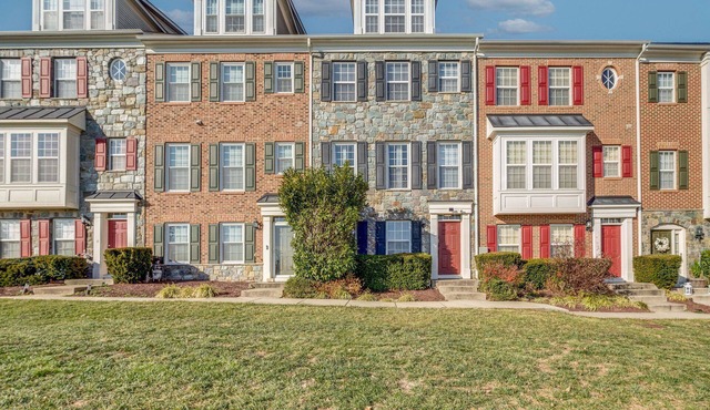 Centrally located Spacious 4-bedroom townhome in tranquil Laurel with AC.