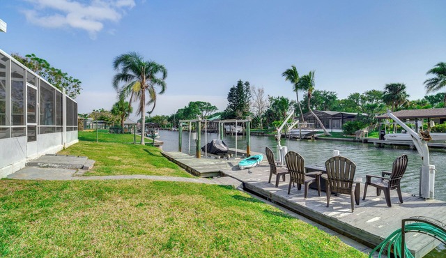 Centrally Located Cocoa Beach Haven: Walk to Shore