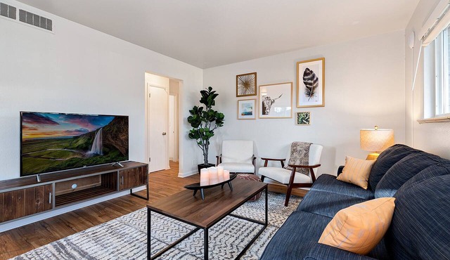 Centrally Located Townhome Near PVH - Dog Friendly