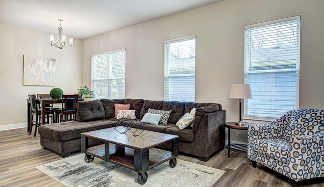 Centrally Located GEM Cozy & Close To Everything!