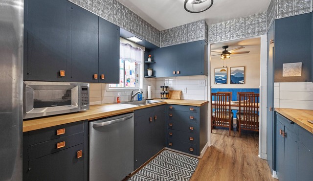 Centrally Located, 4-bedroom house with WiFi, KFalls