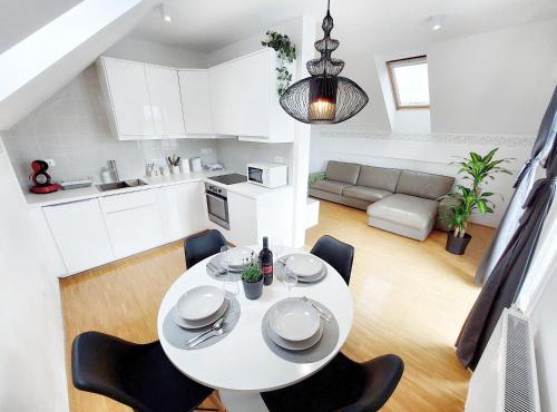 Centrally located, with castle view and 2 parkings