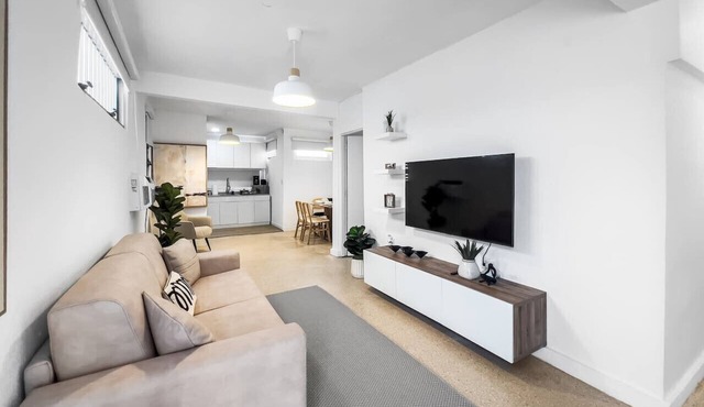 Centric Modern Boho Apt For 6 @ San Juan