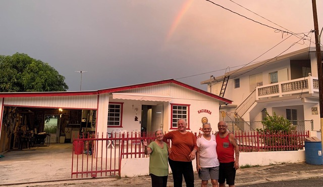 Cerca de la Parguera, Cabo Rojo, Guanica, Playa Santa. Restaurante cerca