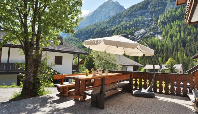 Cesa Micheluzzi (CZI712) by Interhome
