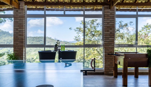 Chácara com Piscina a 40 min de SP