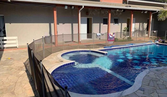Chácara com Piscina Aquecida 24 Horas e com Campo de Futebol