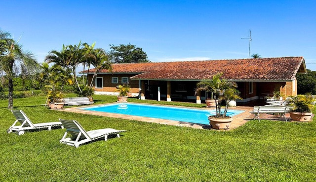 Chácara com piscina e lazer em Holambra/SP