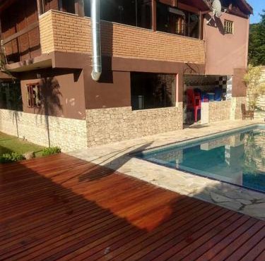 Chácara em Ibiúna com piscina e acesso a represa