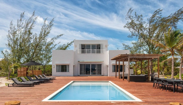 CH Villa★ Beachfront ★ Kayak ★Pool★ WiFi ★10 ppl