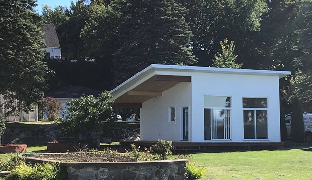 Chalet in the heart of an estate facing the Island of Orleans on the banks of the St. Lawrence
