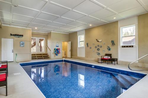 Cha Chas Castle': Smokies Lodge w/Indoor Pool!