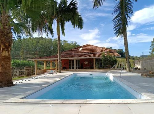 Chacara com Piscina e Churrasqueira em Lagoinha