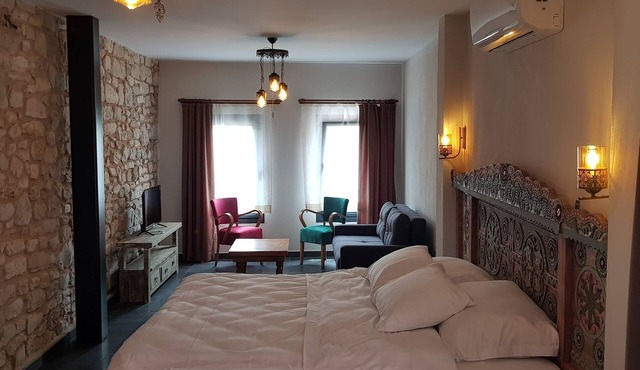 CHAKRA SUITES URLA