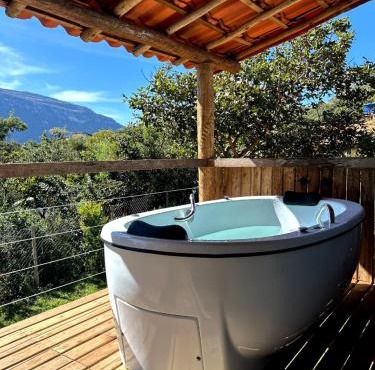 Chalé Aconchego da Lapinha Vista para Montanhas Piscina e Natureza