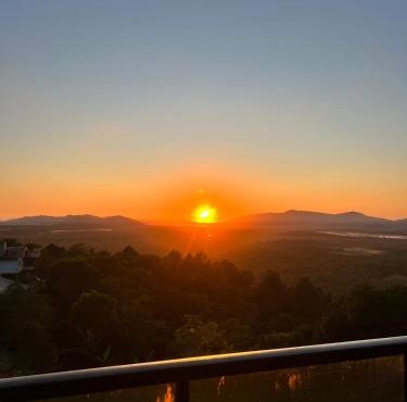 Chalé Sol Nascente - Vista espetacular próximo as melhores praias de Floripa