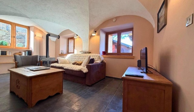 Chalet, 300m from resort center, Ground floor, view mountain, fireplace or stove, tv, 57m²