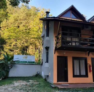Chale Penedo no Centro com Piscina,Hidro e Sauna !