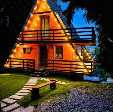 Chalet A Baisoara - Luxury A-Frame cu Piscină Încălzită