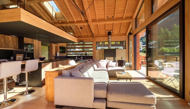 Chalet 'Aikoa' with Mountain View, Private Terrace and Wi-Fi